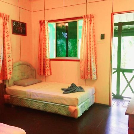 Sukau Backpackers B&B 외부 사진